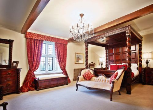 Woodhall manor kings suite bedroom