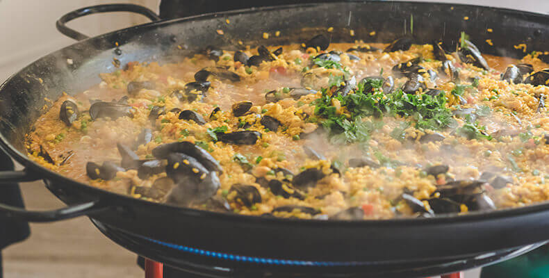 paella cooking