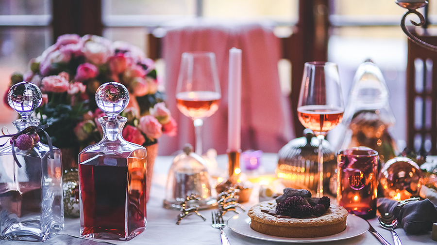 Great Reasons to Have a Wonderful Winter Wedding Christmas dinner 1